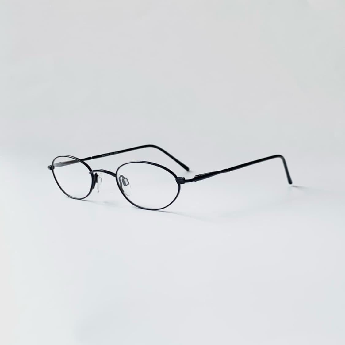 [픽키-691] 블랙 메탈 풀프레임 안경 슬림 오벌 쉐입 미니멀 클래식 상품이미지3