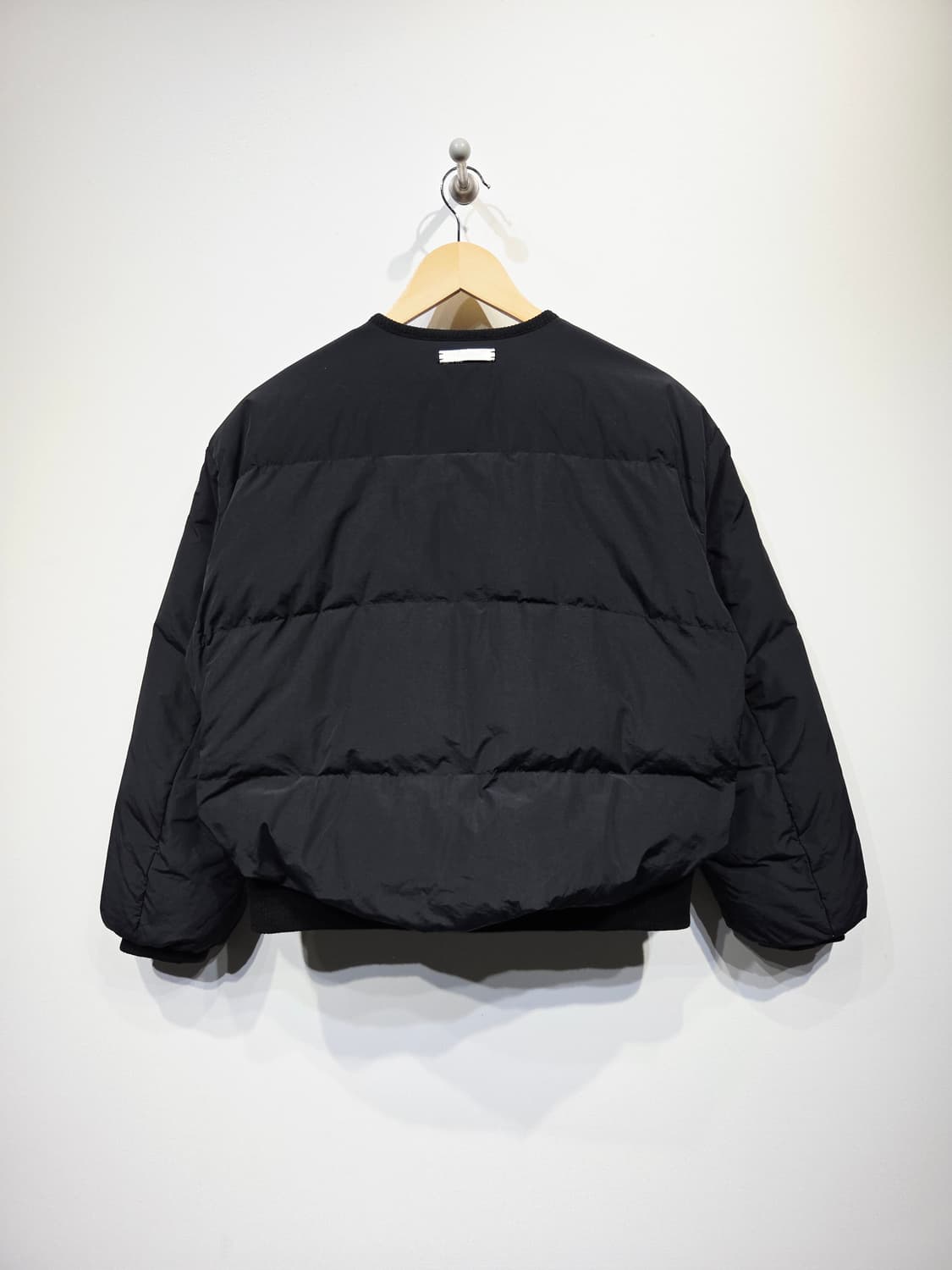 써스데이아일랜드 노카라 덕다운 숏패딩 블랙 상품이미지5