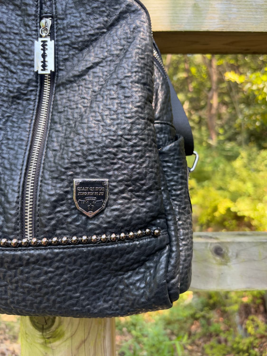 “Unknown” Black wrinkled&studded bag 상품이미지4