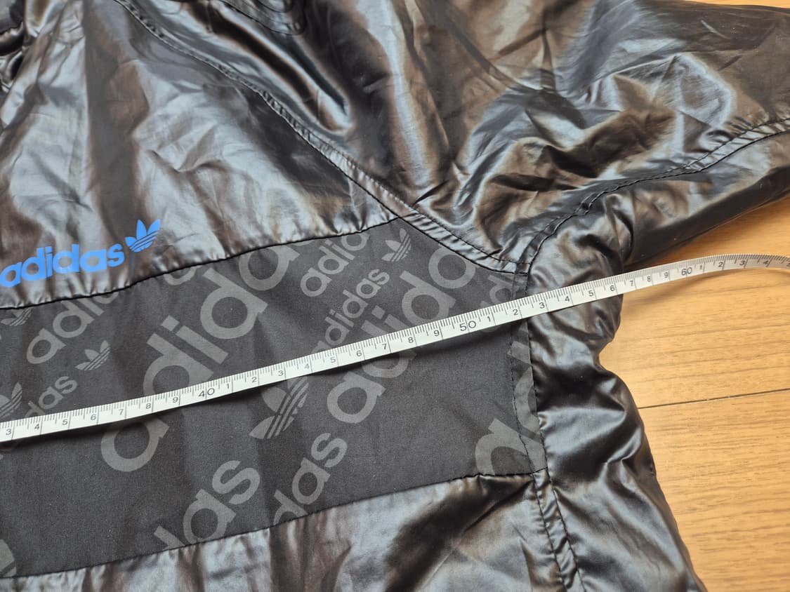 아디다스 블랙 로고 패턴 트랙 자켓입니다
- 사이즈는 110입니다
- 폴 상품이미지9