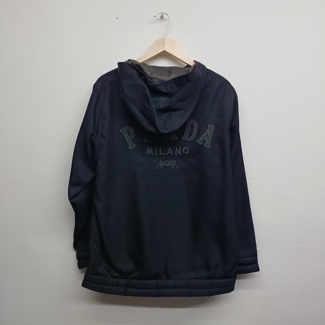 프라다 클래식 블랙 후드 바람막이 F 상품이미지2