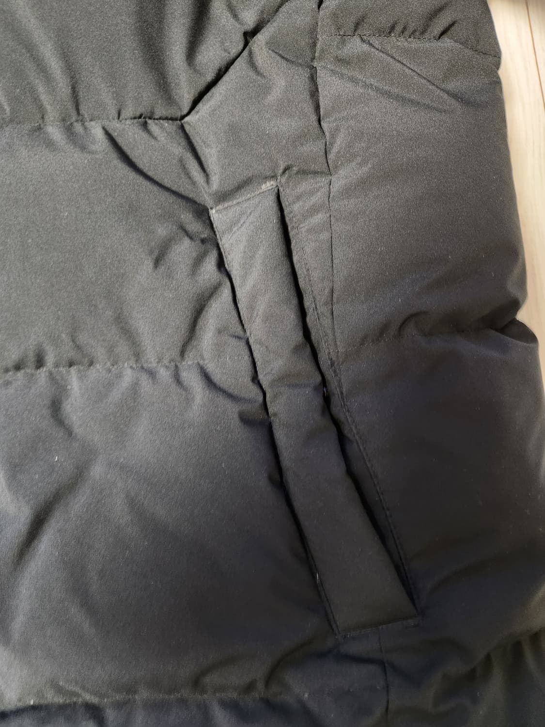 새상품급)블랙야크 24년 아이유 남녀공용 방풍 기능성 롱패딩 L크로노스롱 상품이미지8