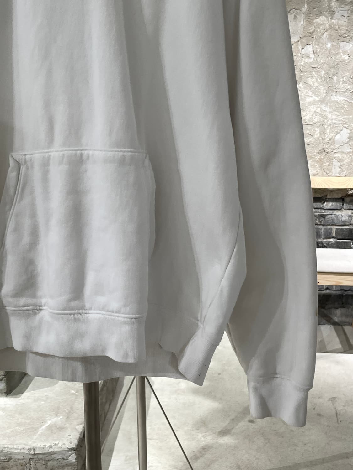 스투시 x 아워레가시 화이트 음양 피그먼트 다이드 후디 상품이미지5