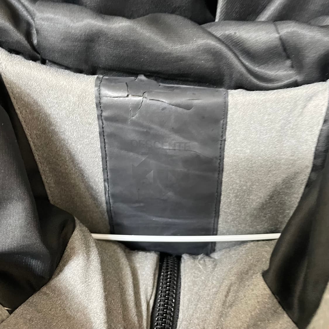 [ L ] 데상트 와펜 히트나비 덕다운 패딩  상품이미지4