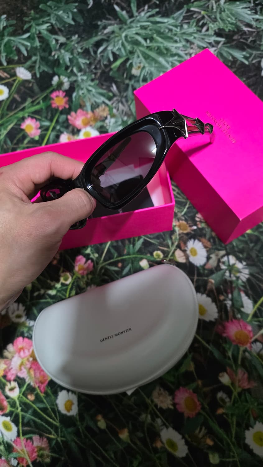 젠틀몬스터 파쏘 블랙 &레드 상품이미지1