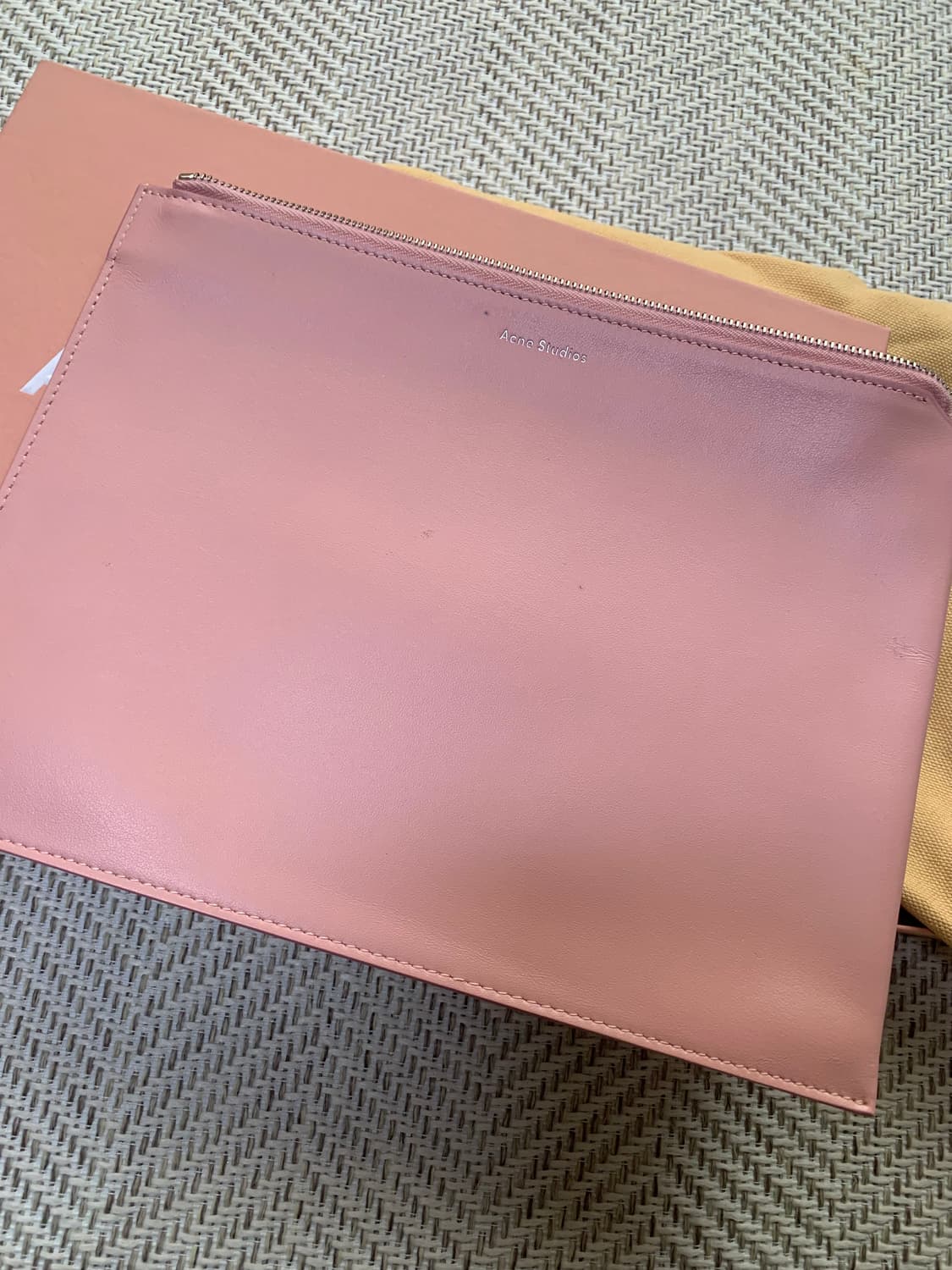 아크네스튜디오 클러치 상품이미지2