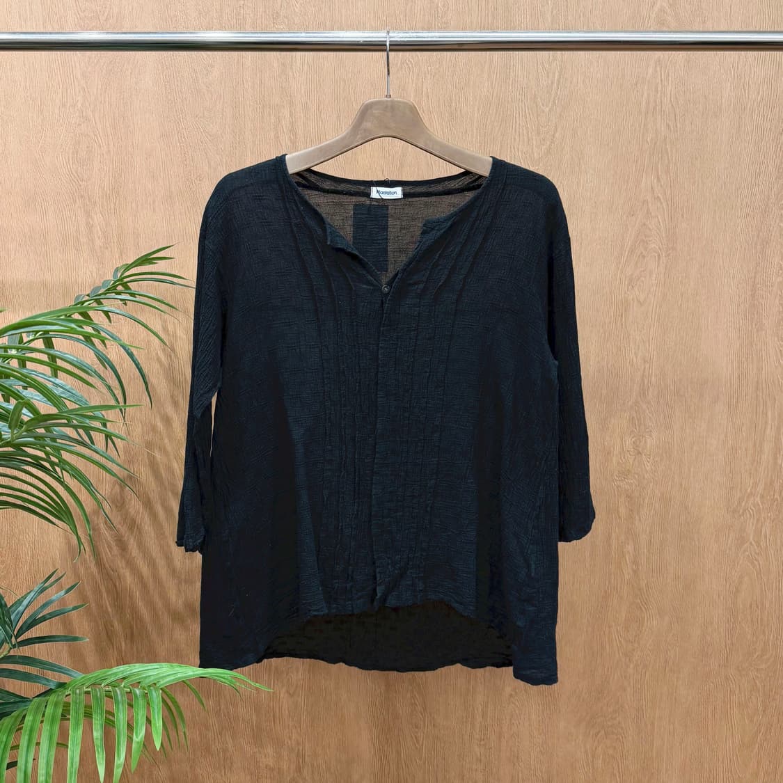 이세이미야케 플랜테이션 블라우스 7부 크링클 절개 라인 디테일 블랙 상품이미지1