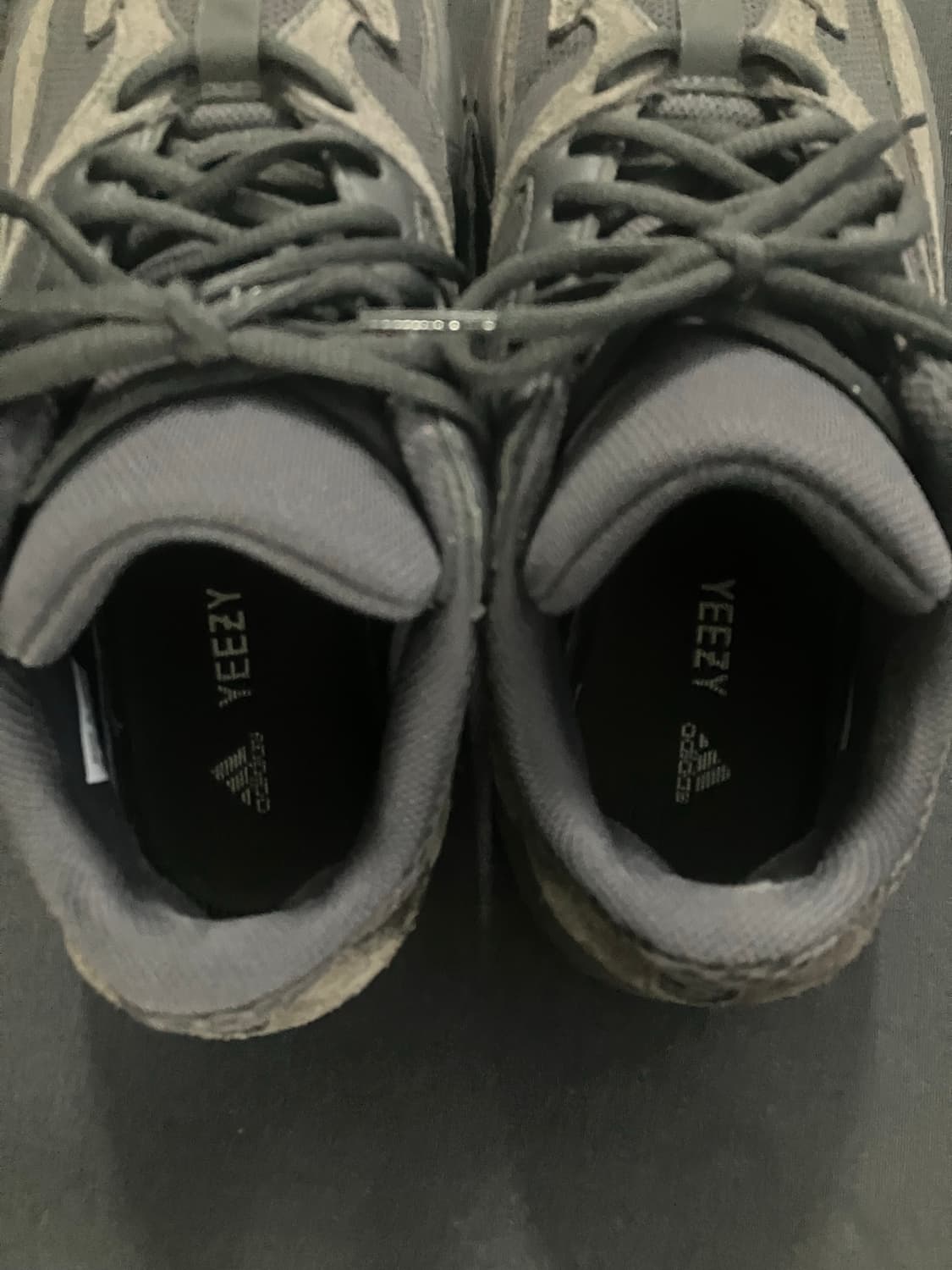 아디다스 이지부스트 700 유틸리티 블랙 상품이미지4