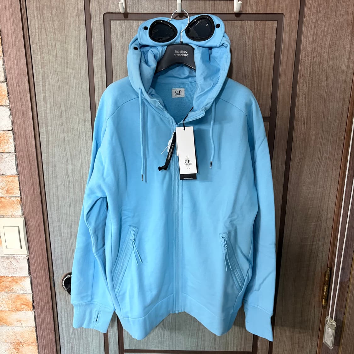 [새상품]씨피컴퍼니 CP컴퍼니 고글 후드집업 스카이블루 상품이미지1