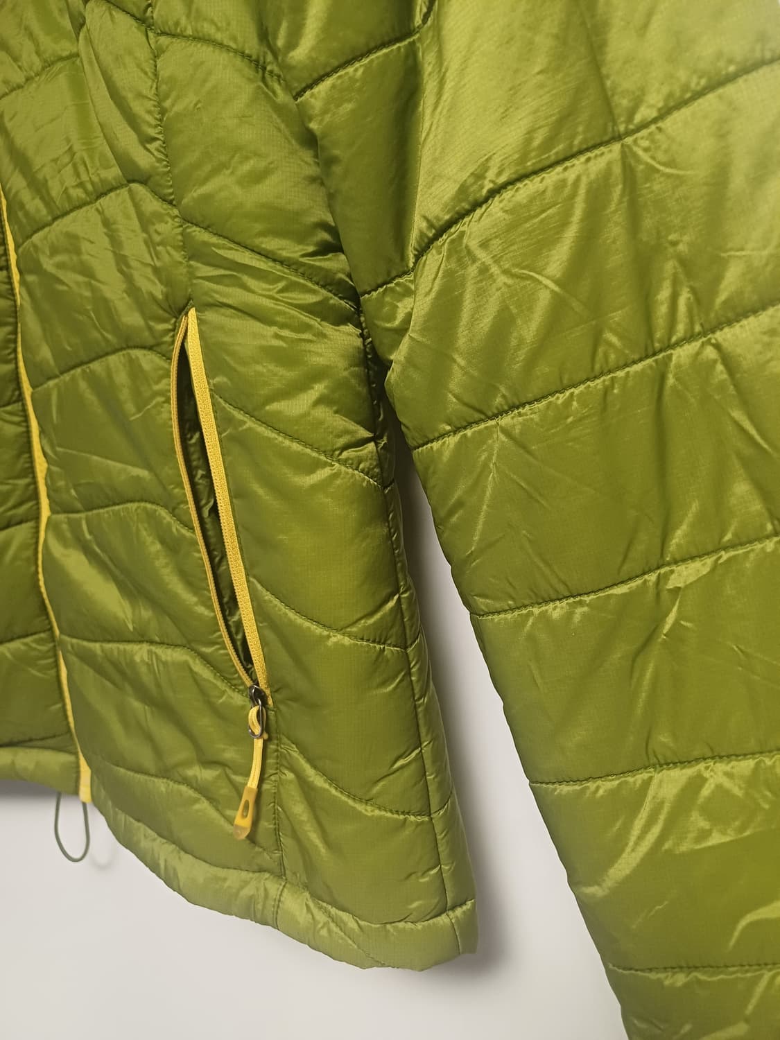몽벨 mont-bell 경량 패딩 자켓 올리브그린 M(85) 상품이미지4