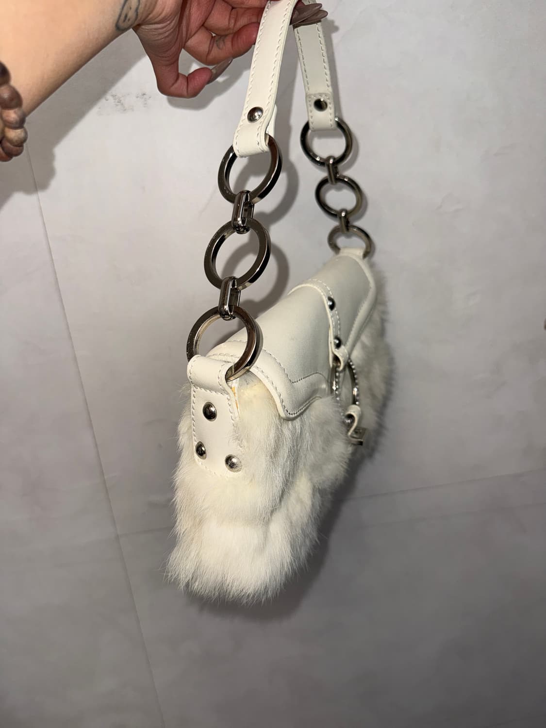 Ivory fur trimming cubic chain 숄더백  상품이미지3