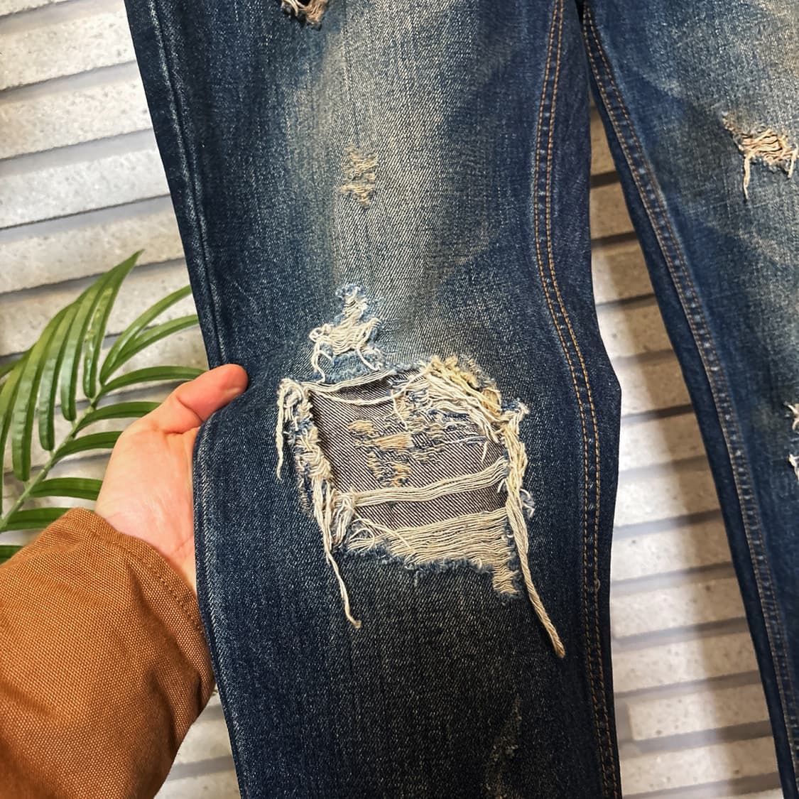 KANTURU JEANS 헤비 디스트로이드 데님 페이드 워싱 디테일 상품이미지6