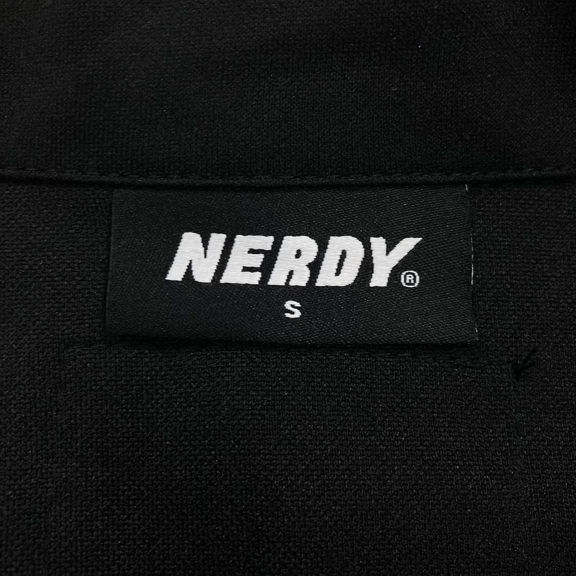 널디 블랙 컬러 스몰 로고 사이드 라인 트랙탑 상품이미지3