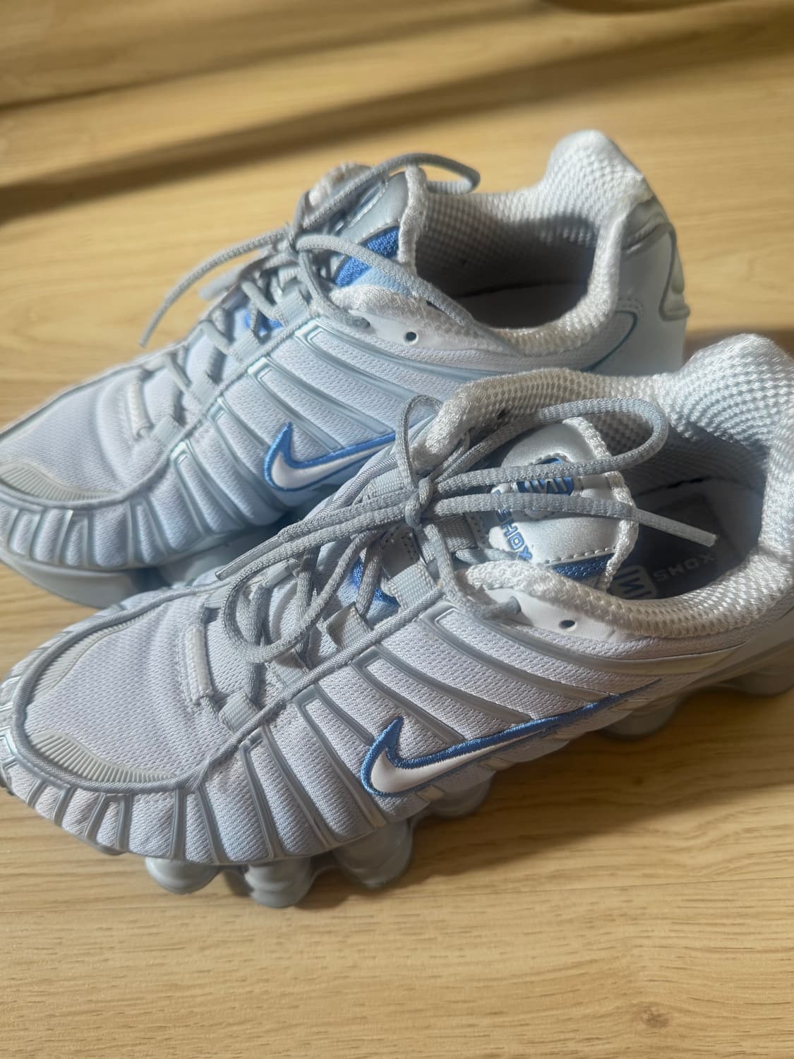 나이키 샥스 240 화이트 그레이 라이트블루  상품이미지1