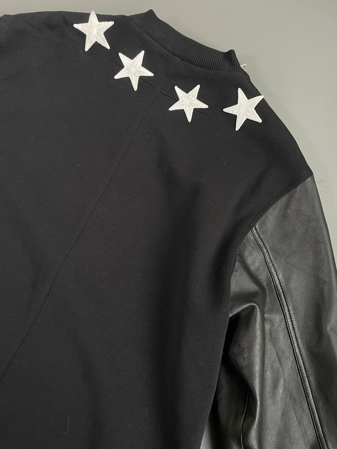 [S] 지방시 스타 패치 레더 스웻셔츠 맨투맨 상품이미지5