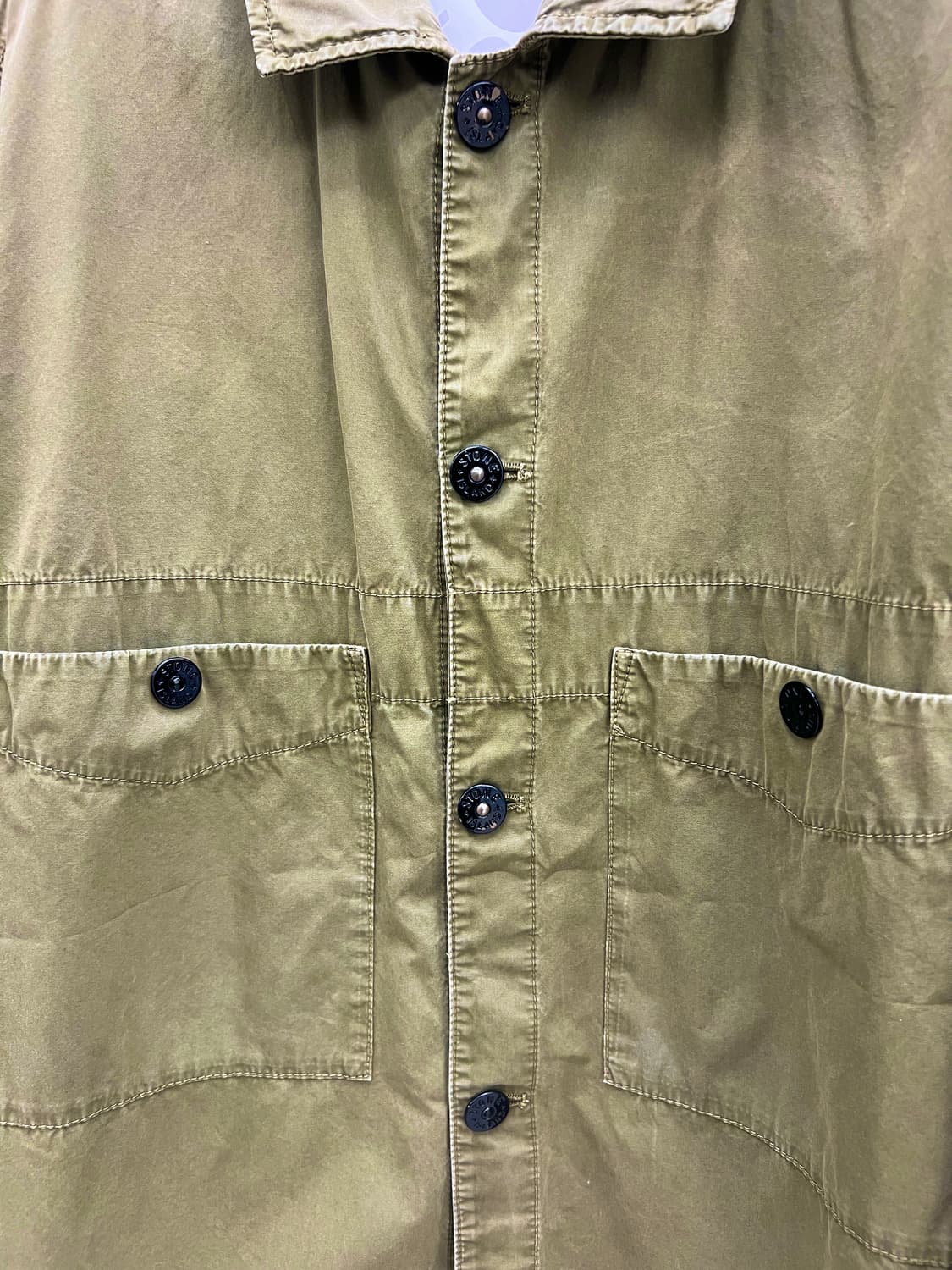 스톤아일랜드 와펜 올드이펙트 올리브 오버 셔츠 상품이미지9