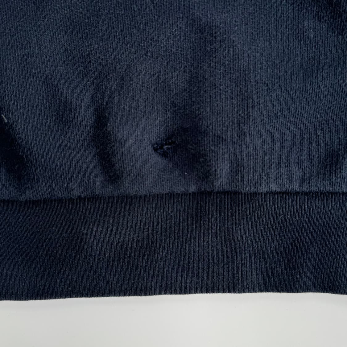 A.P.C 아페쎄 화이트 로고 네이비 후드티 상품이미지6