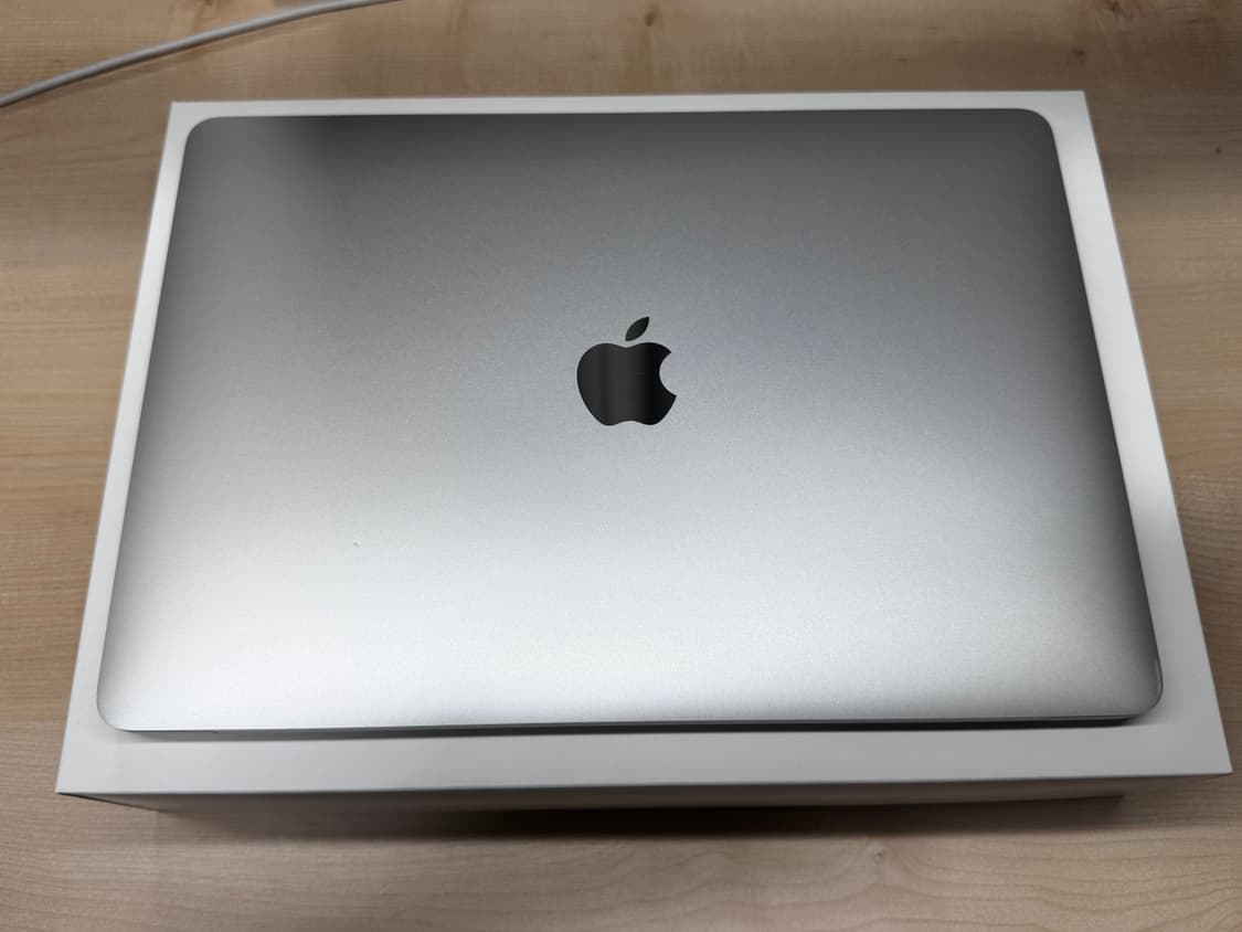 M1 맥북 프로 13인치 실버 터치바 상품이미지1