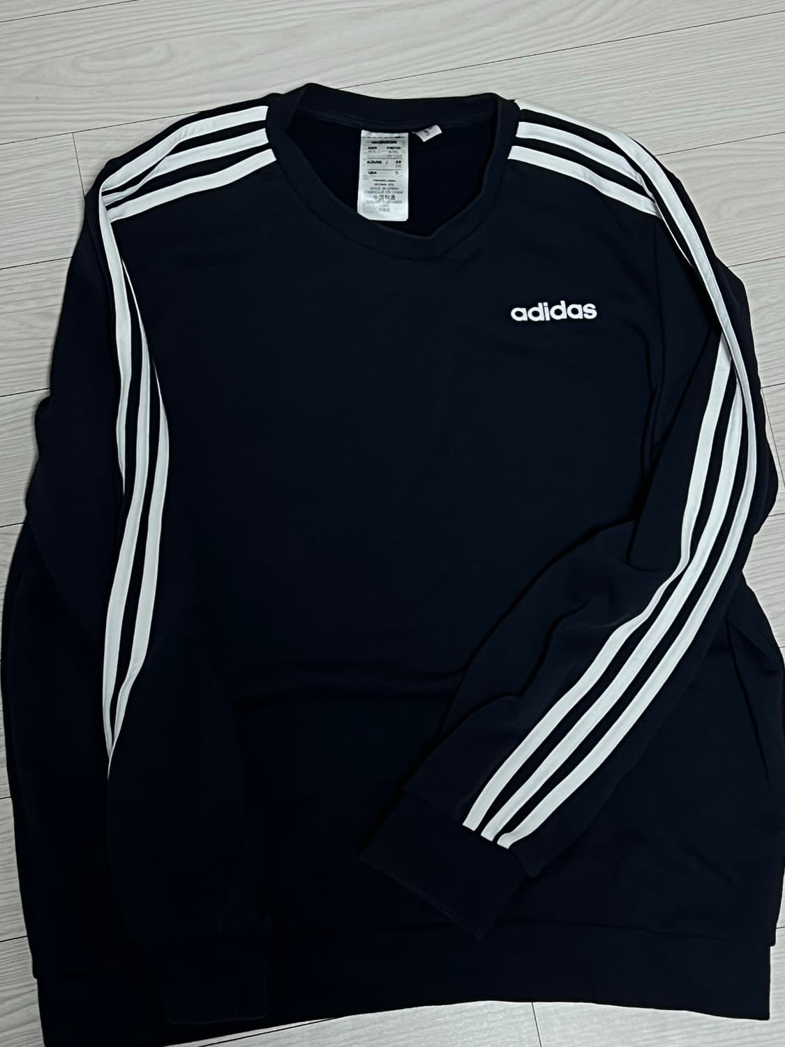 아디다스 맨투맨 판매합니다. 상품이미지1