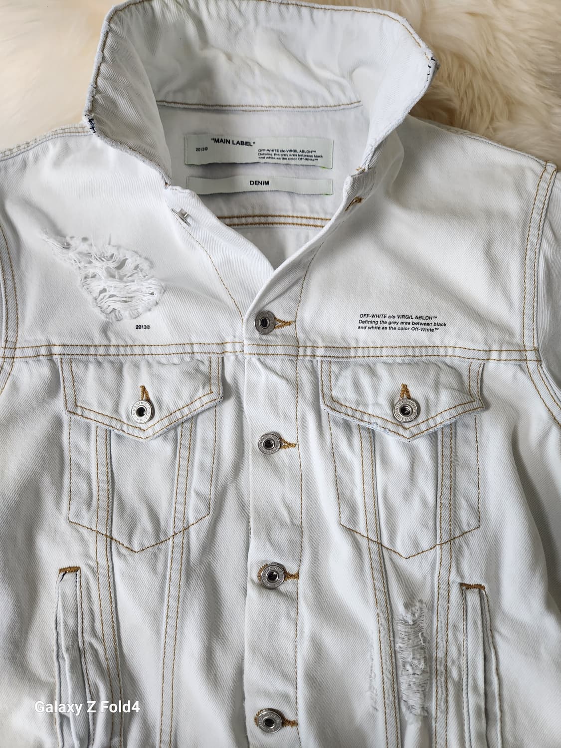 오프화이트 화이트 한정판 데님 자켓 BTS진착용 판매합니다. 상품이미지6