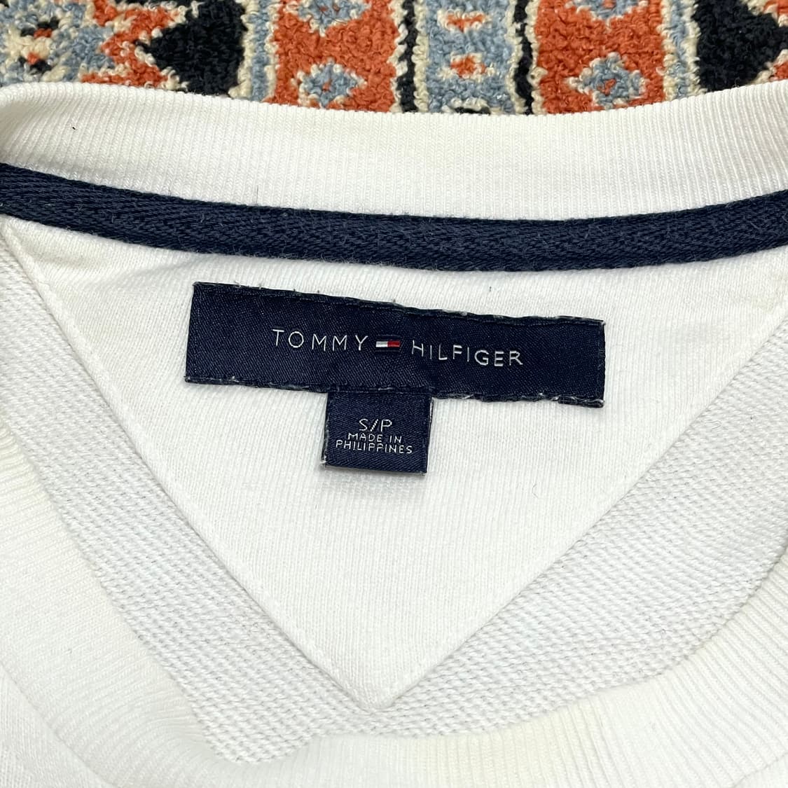 타미힐피거 스펠로고 화이트 맨투맨 남성S 상품이미지3