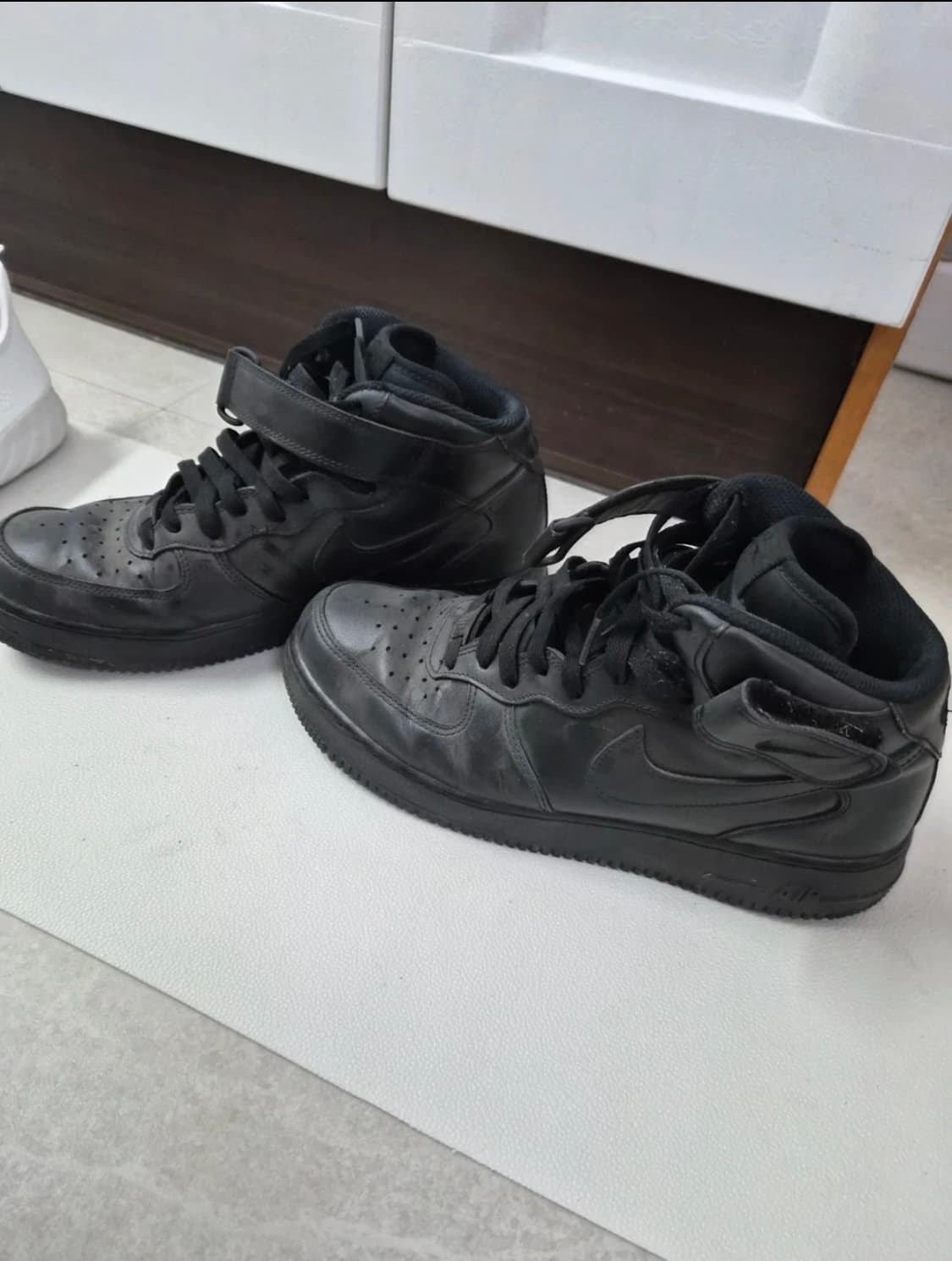 에어포스1 07 블랙 미드 상품이미지1