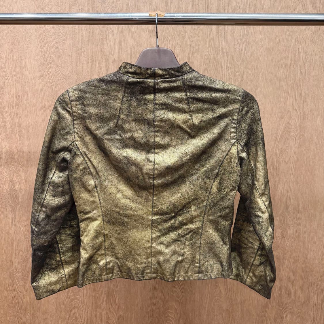 비씨비지 막스아즈리아 레더 자켓 골드 메탈릭 코팅 디테일 슬림핏 골드 상품이미지3