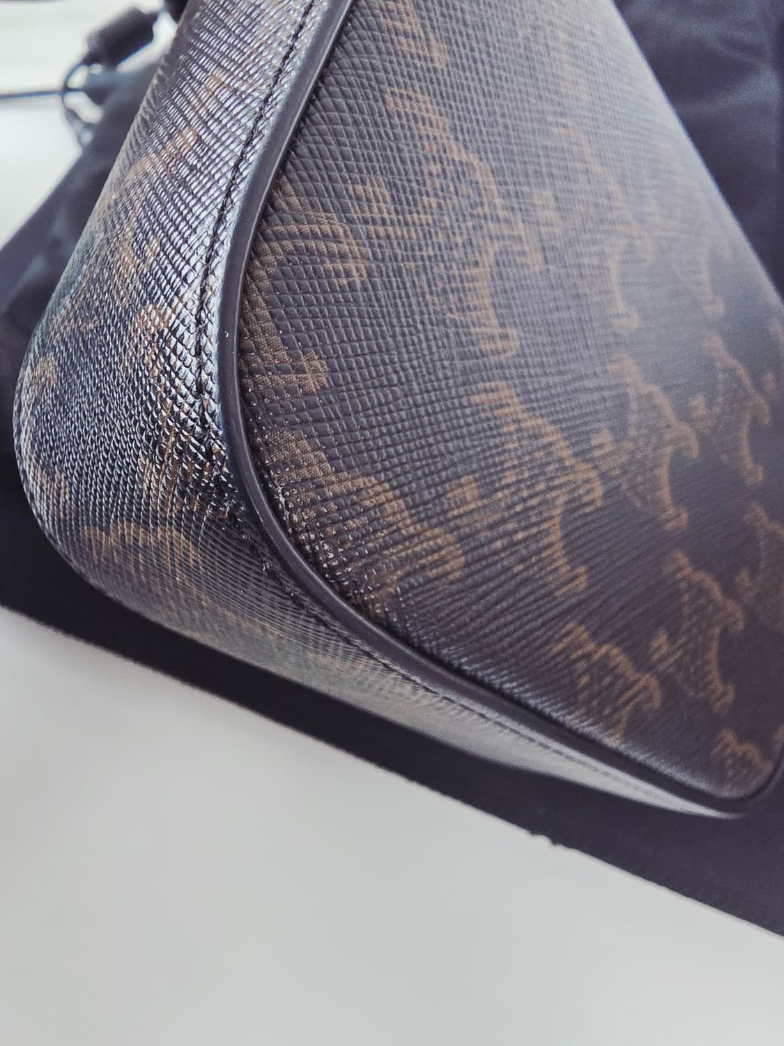 셀린느 트리옹프 미니 탄 크로스백 상품이미지5