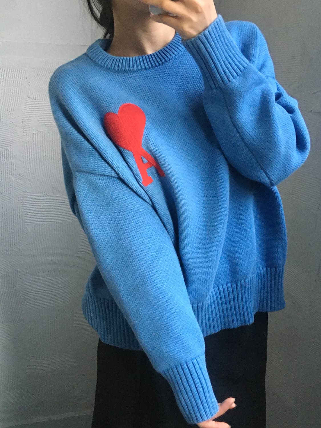 AMI 아미 빅 하트 로고 블루 자수 코튼 스웨터 상품이미지1