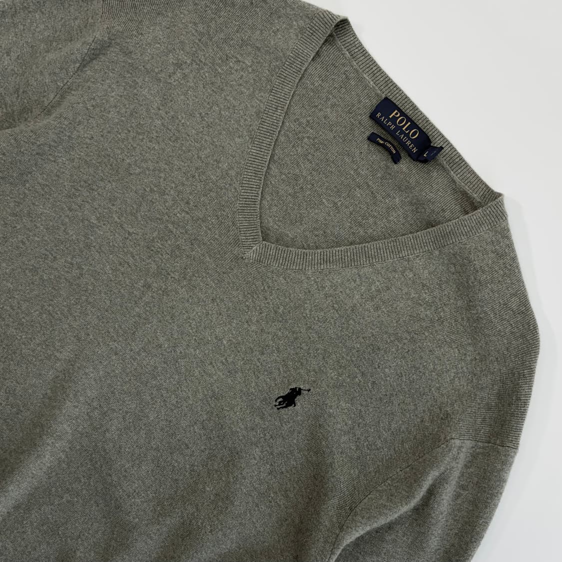 Polo  폴로 랄프로렌 자수 피마코튼 그레이 브이넥 니트 상품이미지3