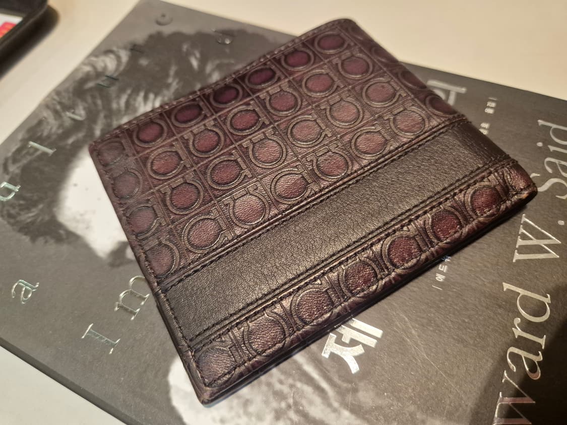 살바토레 페라가모 남성 반지갑 판매합니다 상품이미지3