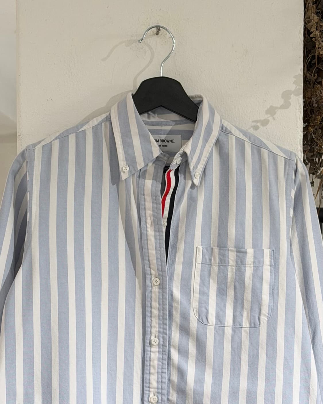 톰브라운 라이트블루 스트라이프 버튼업 포켓 셔츠 상품이미지4