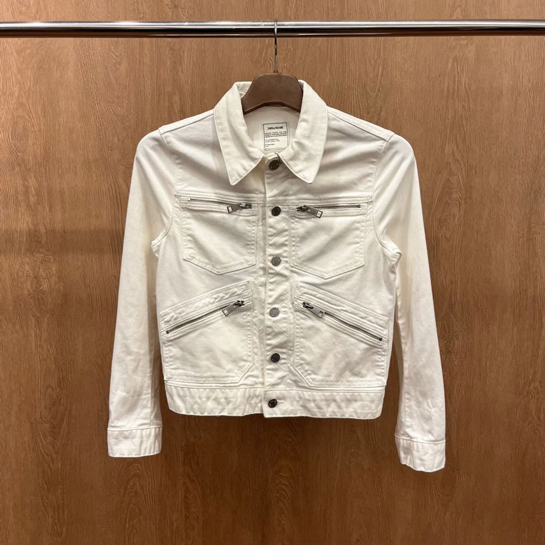 쟈딕 앤 볼테르 데님 자켓 백 애니멀 자수 커프 스터드 디테일 화이트 상품이미지2