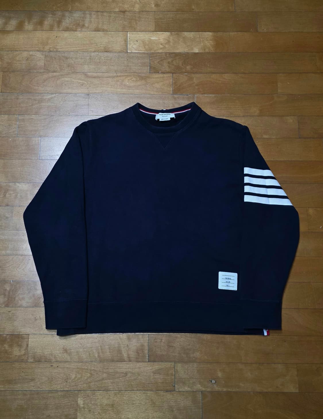 [7,새상품급]톰브라운 사선완장 맨투맨 네이비 상품이미지1