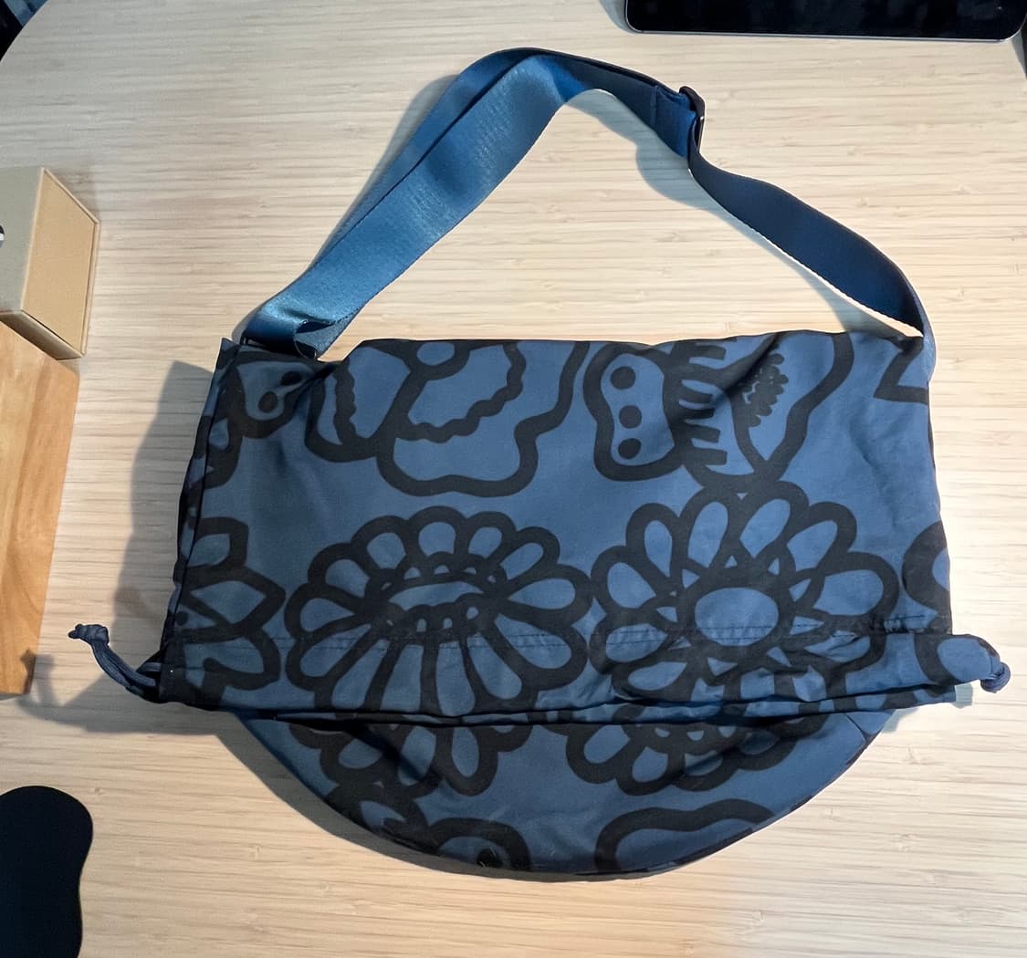 유니클로X마리메꼬 단종 드로우스트링 숄더백 블루 상품이미지2