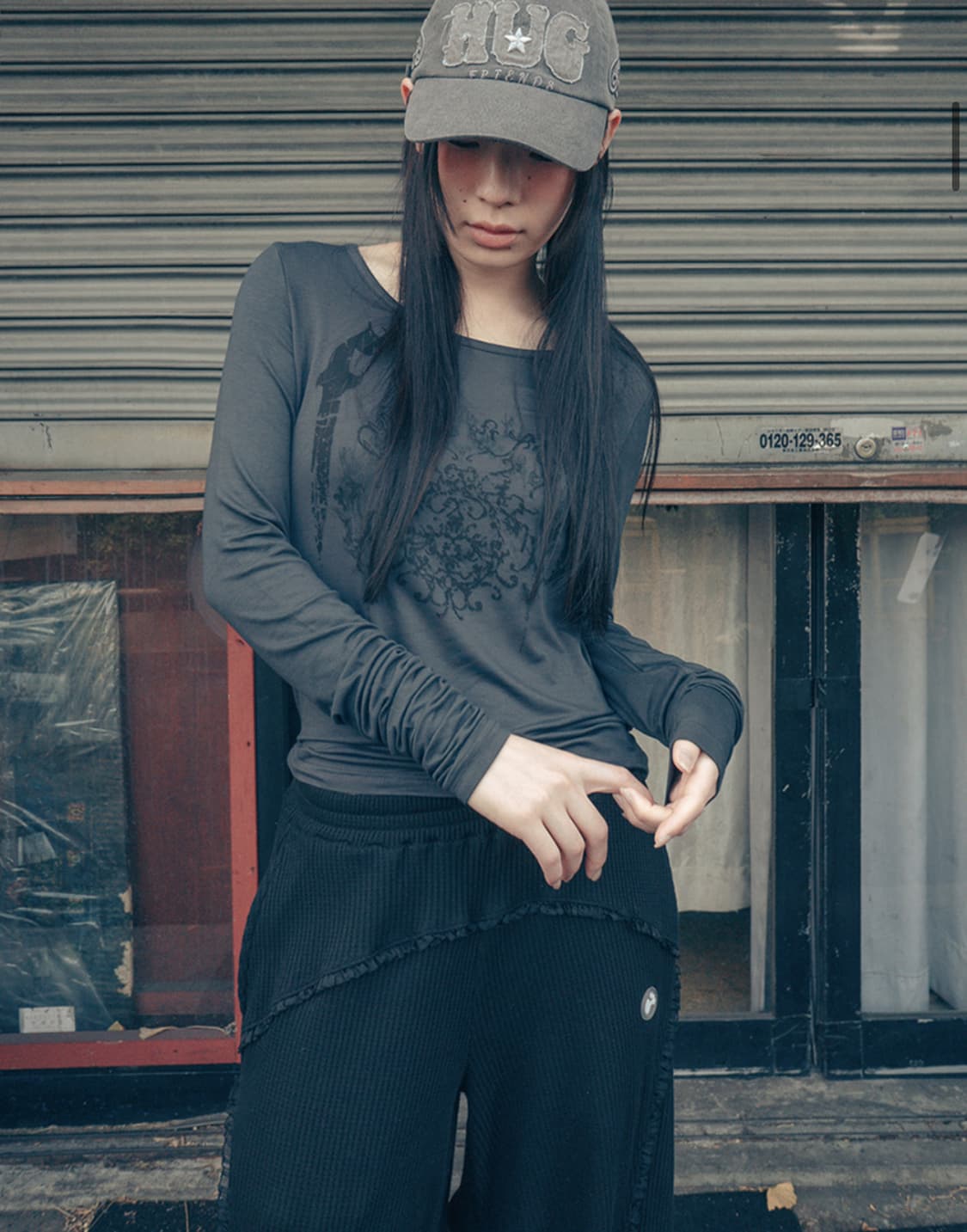 허그유어스킨 오너먼트 프린드 탑 / 차콜 상품이미지6