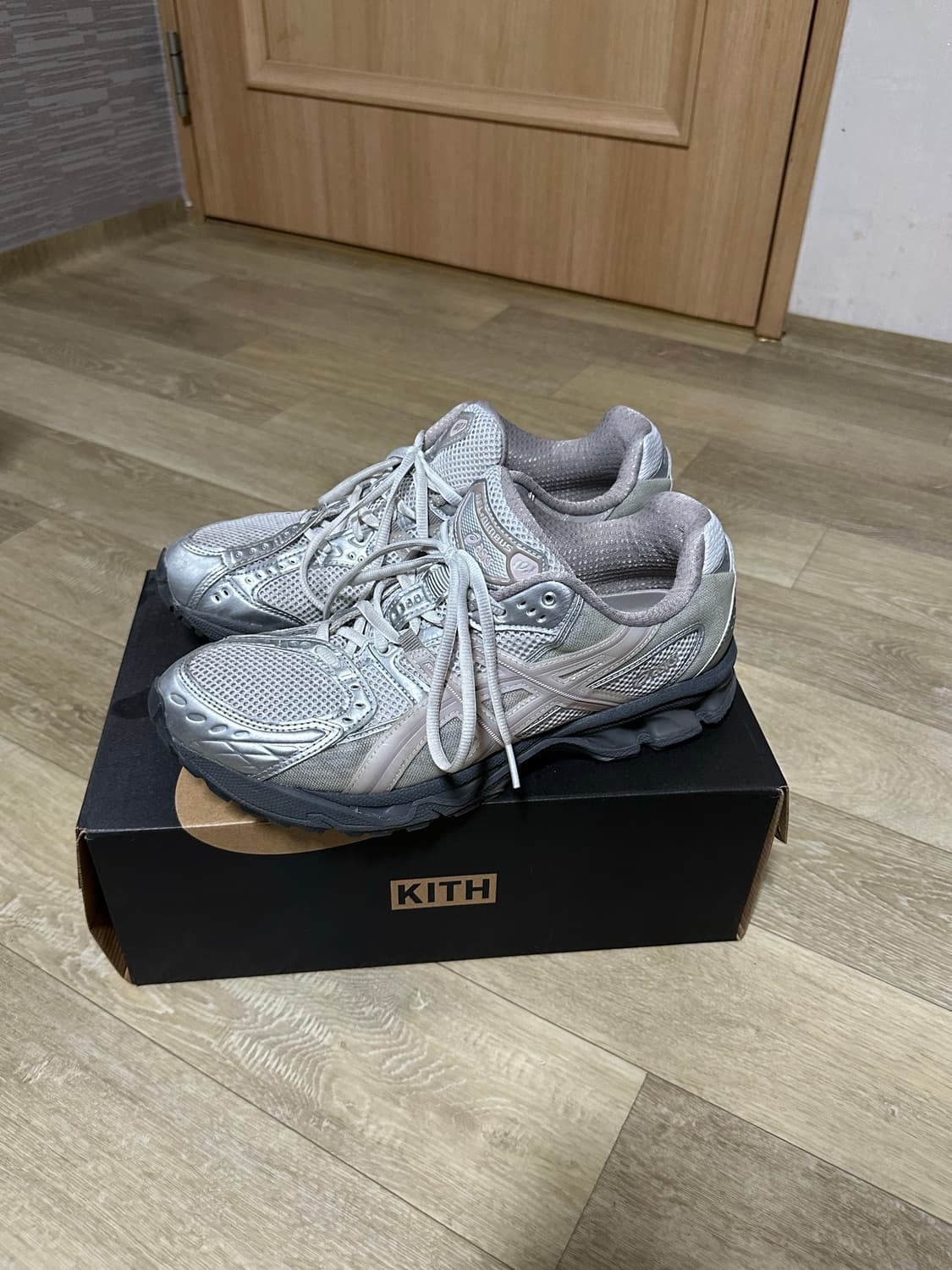 아식스 x 로니 피그 젤 님버스 10.1 화이트 모거나이트 상품이미지3