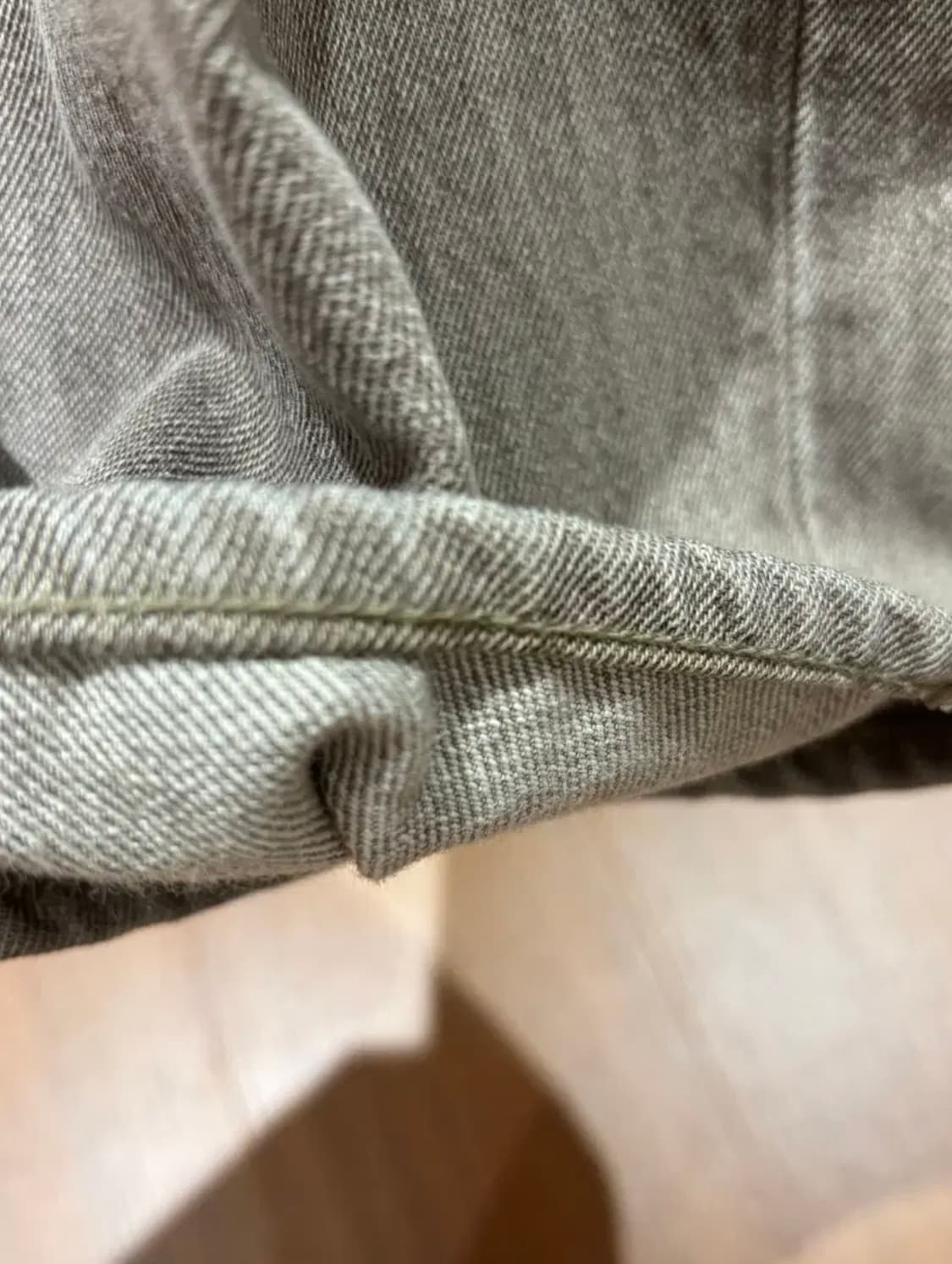 오라리 22시즌 모카브라운 와이드 데님 28 사이즈 팝니다. 상품이미지6