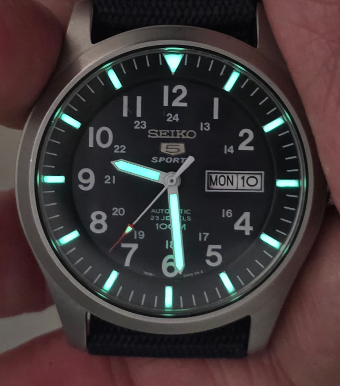 세이코 5 오토메틱 SPORTS
SNZG11K BLUE 스켈레톤 시계 상품이미지3