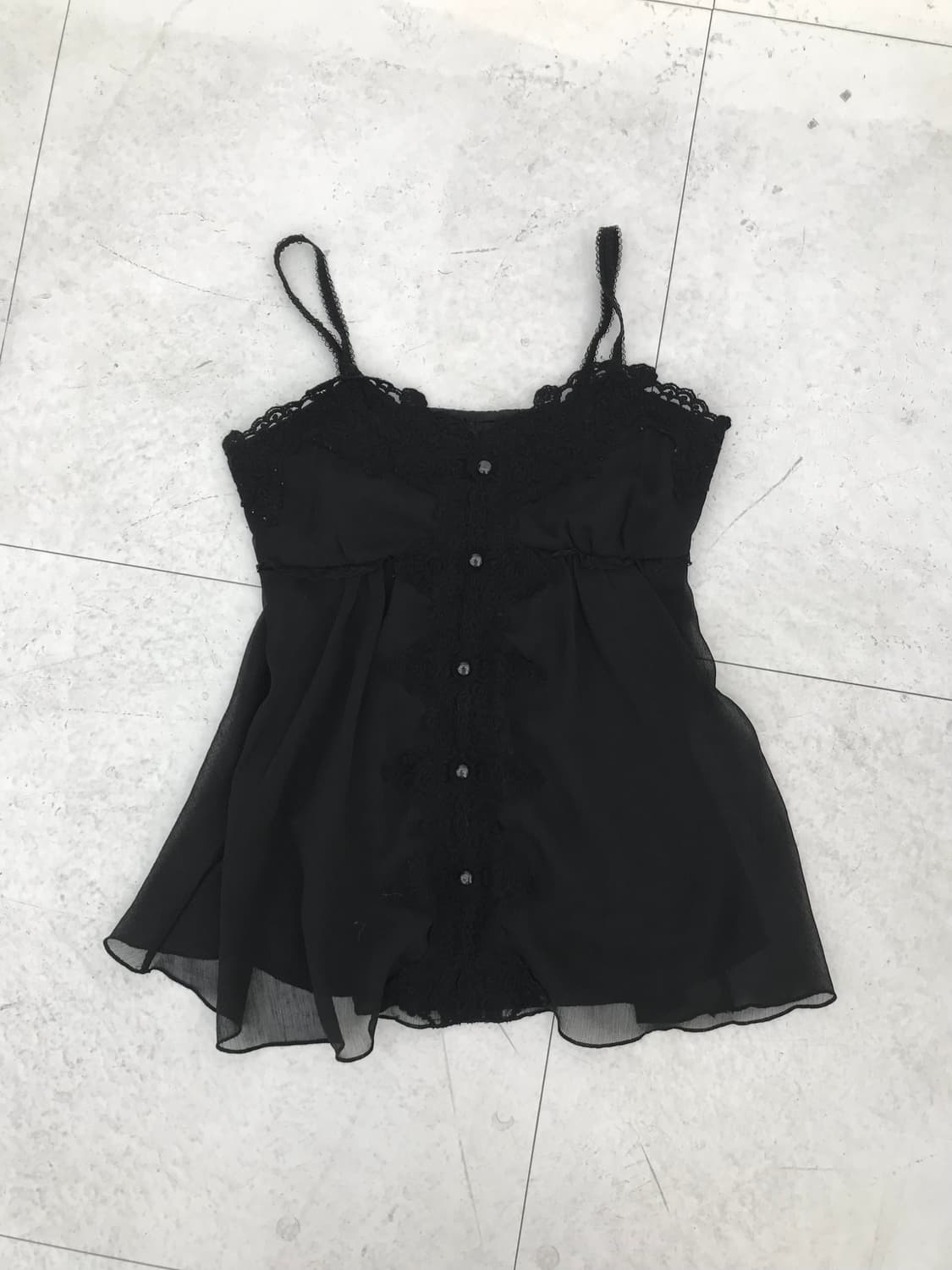 레이스 버튼 디테일 슬리브리스 상품이미지1