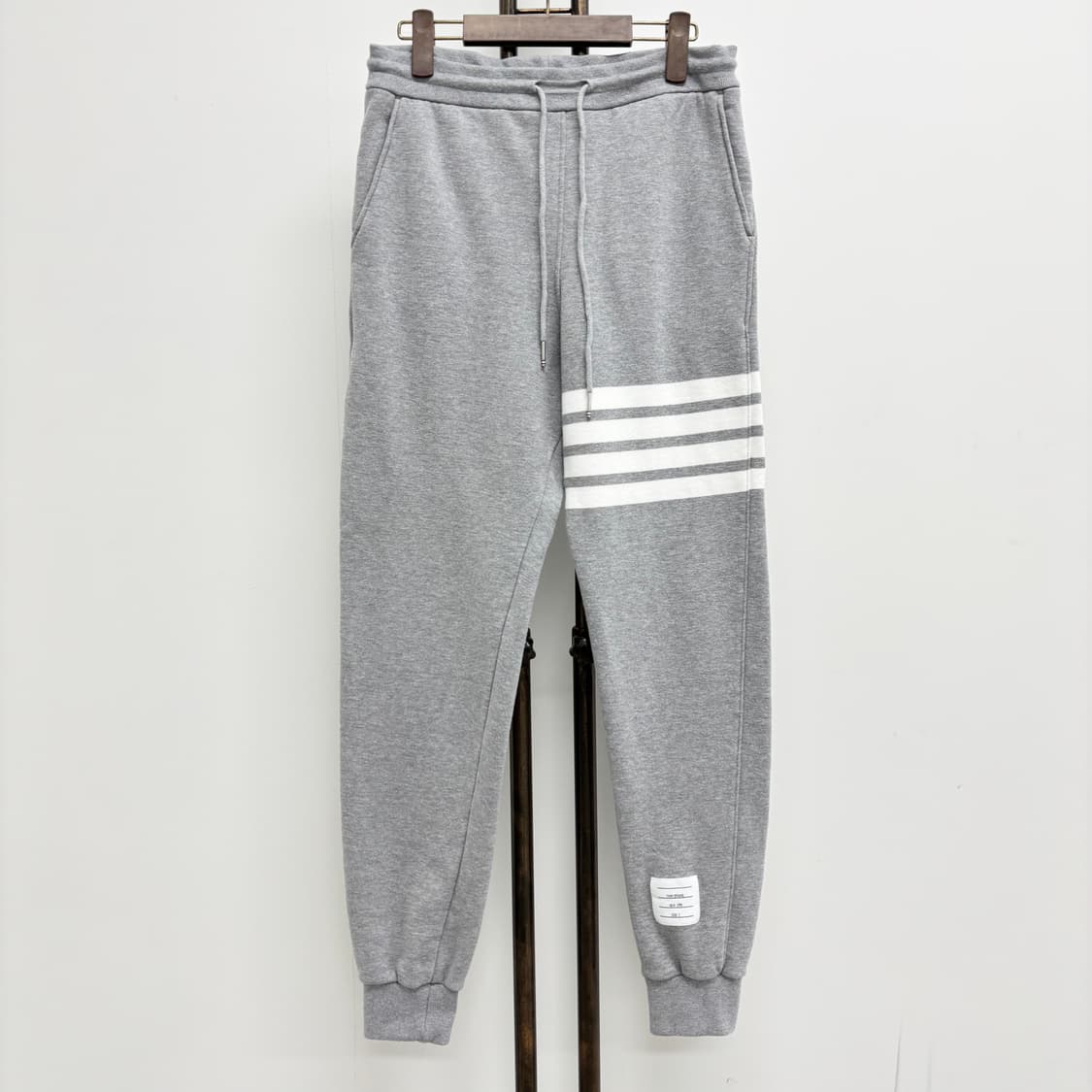 [2]톰브라운 사선완장 트레이닝 팬츠 상품이미지1