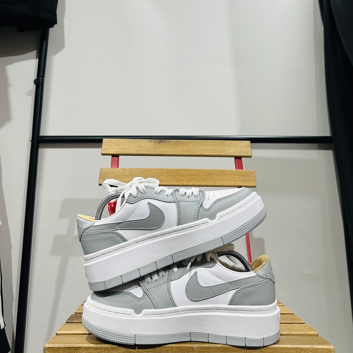 250) 나이키 운동화 남녀공용 신발 조던 1 엘리베이트 울프 그레이 상품이미지7