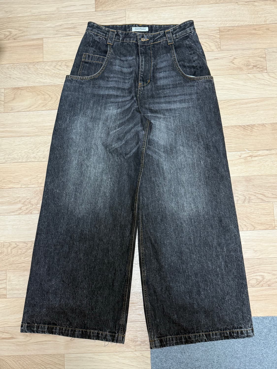 999휴머니티 BIG POCKET BAGGY JEANS 상품이미지3