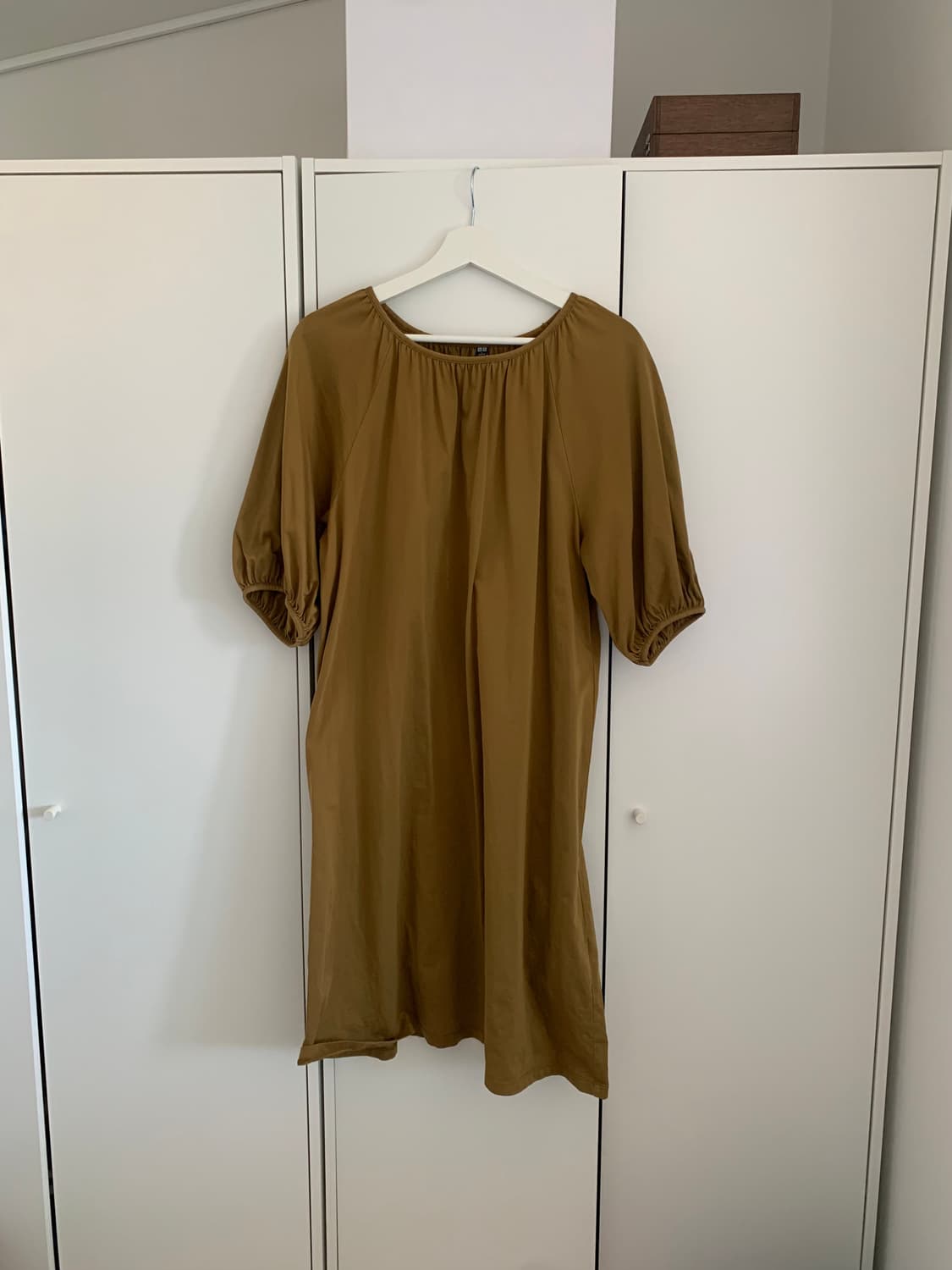 UNIQLO 샌드 퍼프 원피스 상품이미지1