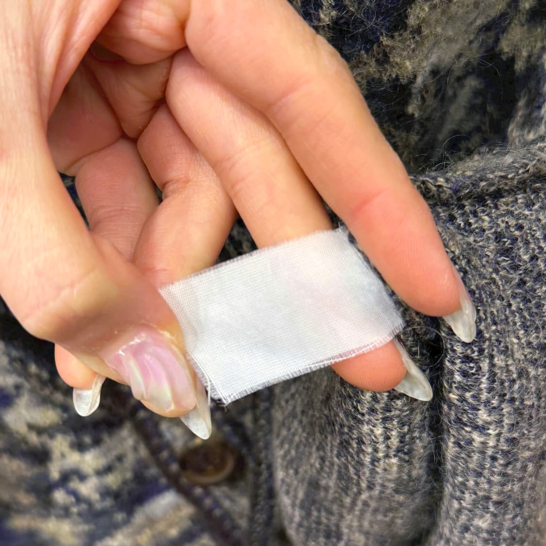 미쏘니 패턴 니트 베스트 버튼 가디건 포켓 디테일 레귤러핏 브라운 상품이미지8