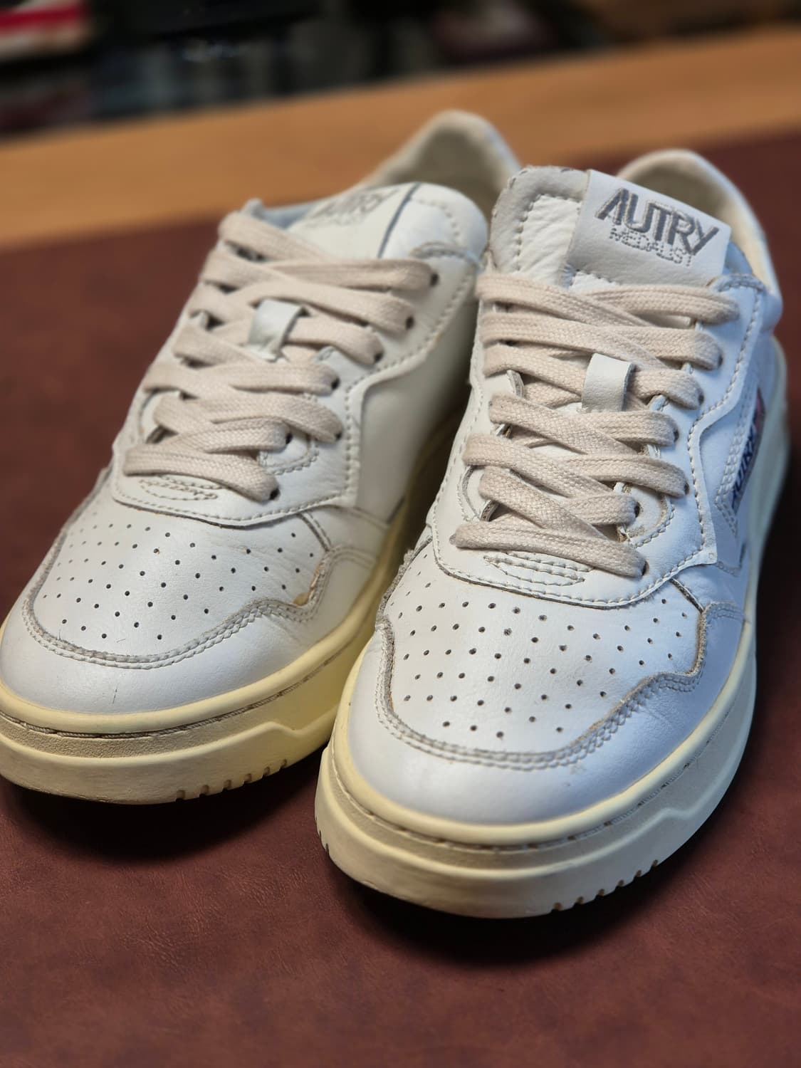 실착용2회 235-240(37) 오트리 메달리스트 로우 스니커  상품이미지8