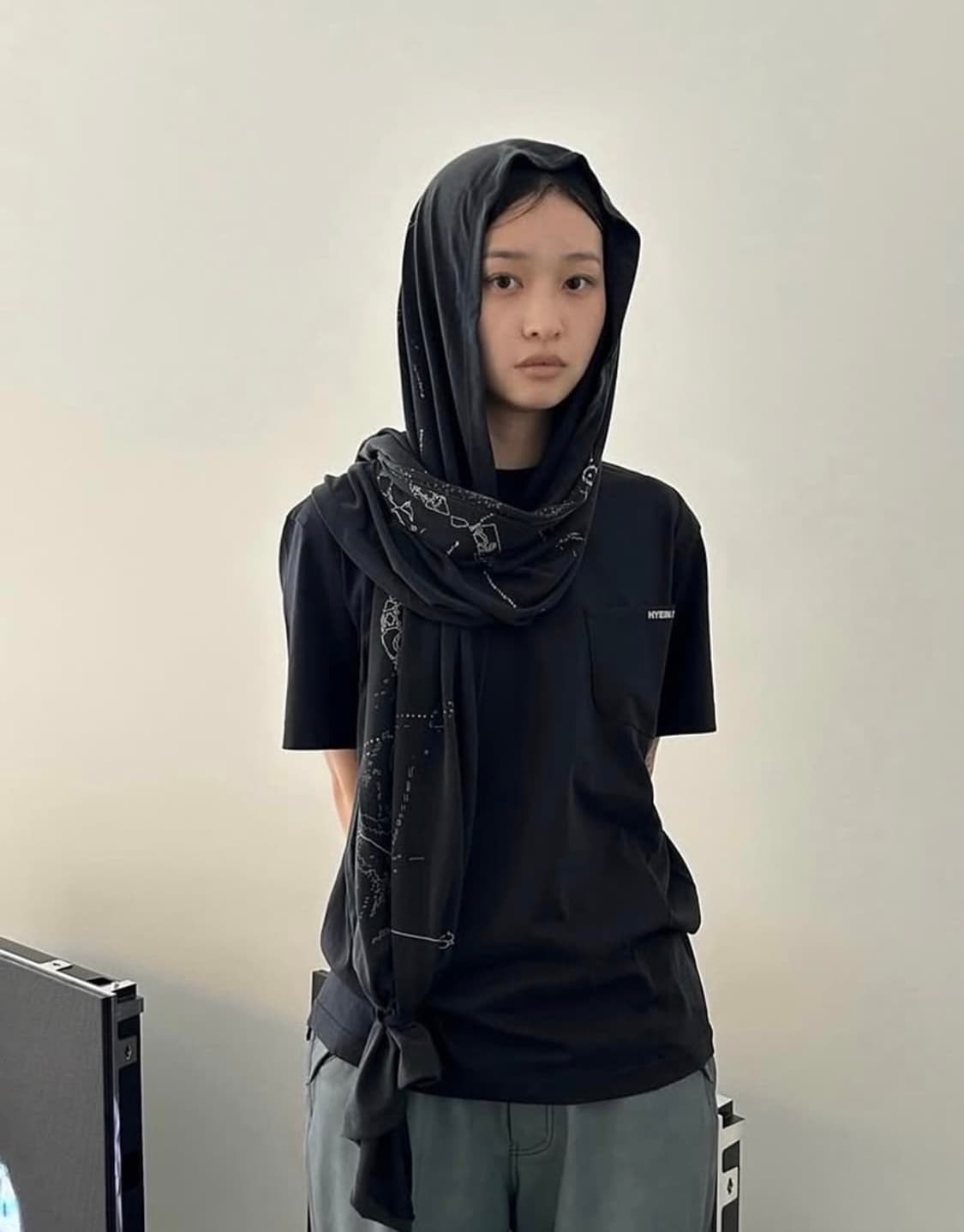 혜인서 익스클루시브 그래픽스카프 반팔 상품이미지1