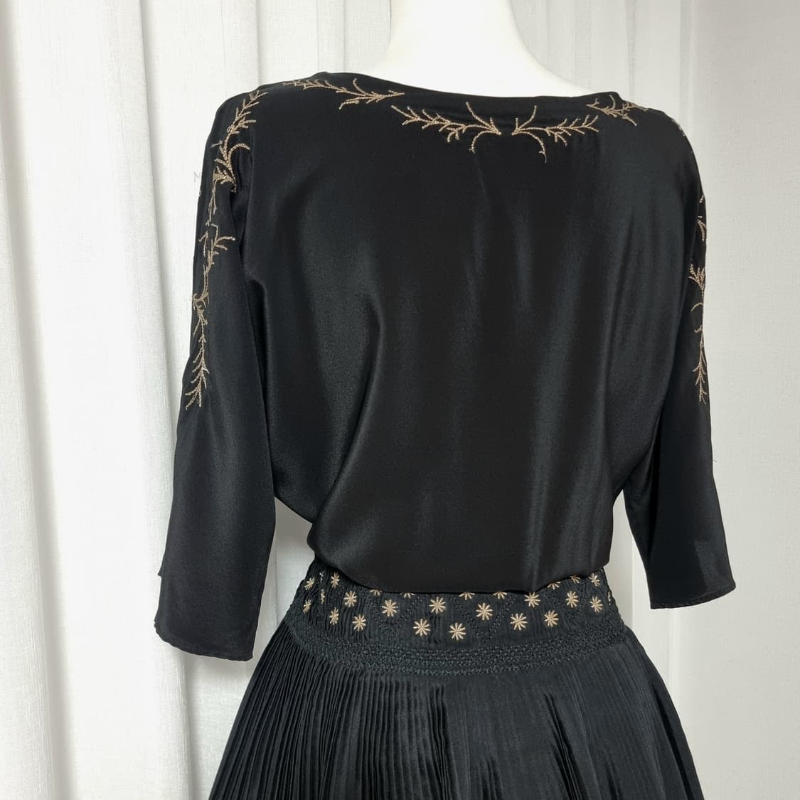 바네사브루노 실크100% 나그랑숄더 가오리핏 플리츠 원피스 (55/34) 상품이미지8