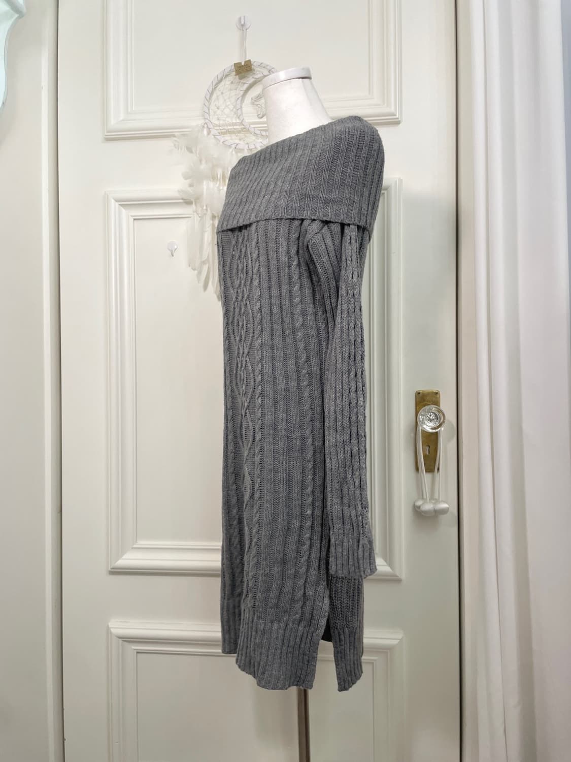 gray off-shoulder side-slit sweater opc 상품이미지2