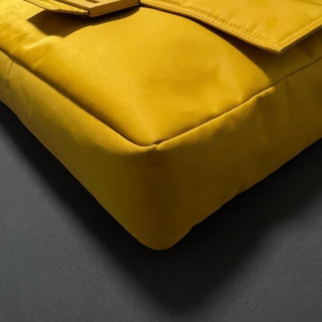 펜디 바게트 메신저백 옐로우 상품이미지4